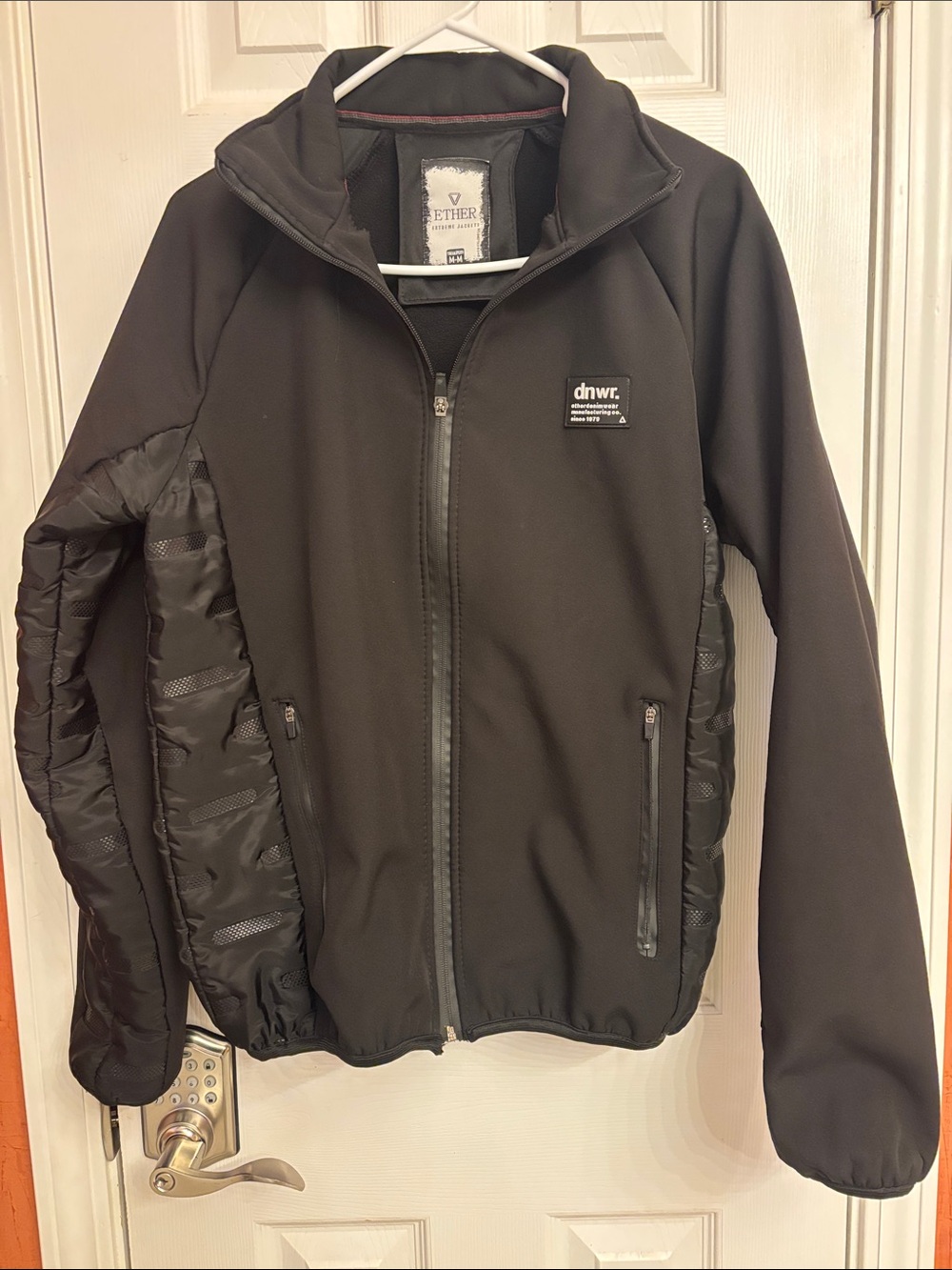 ETHER extreme jacket dnwr . Black Softshell Jacket with Quilted Panels